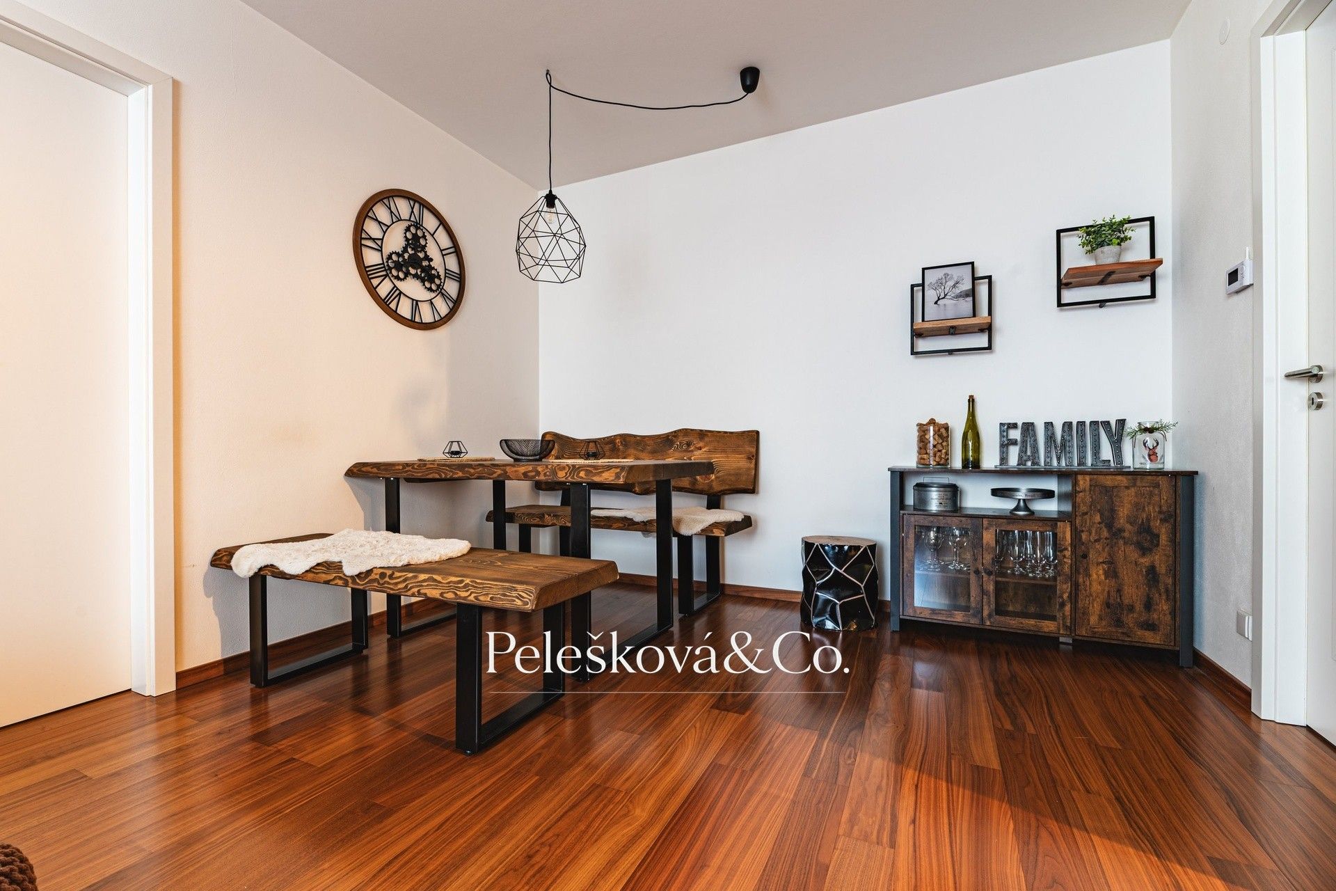 Prodej komerčního prostoru 56 m² - foto 2