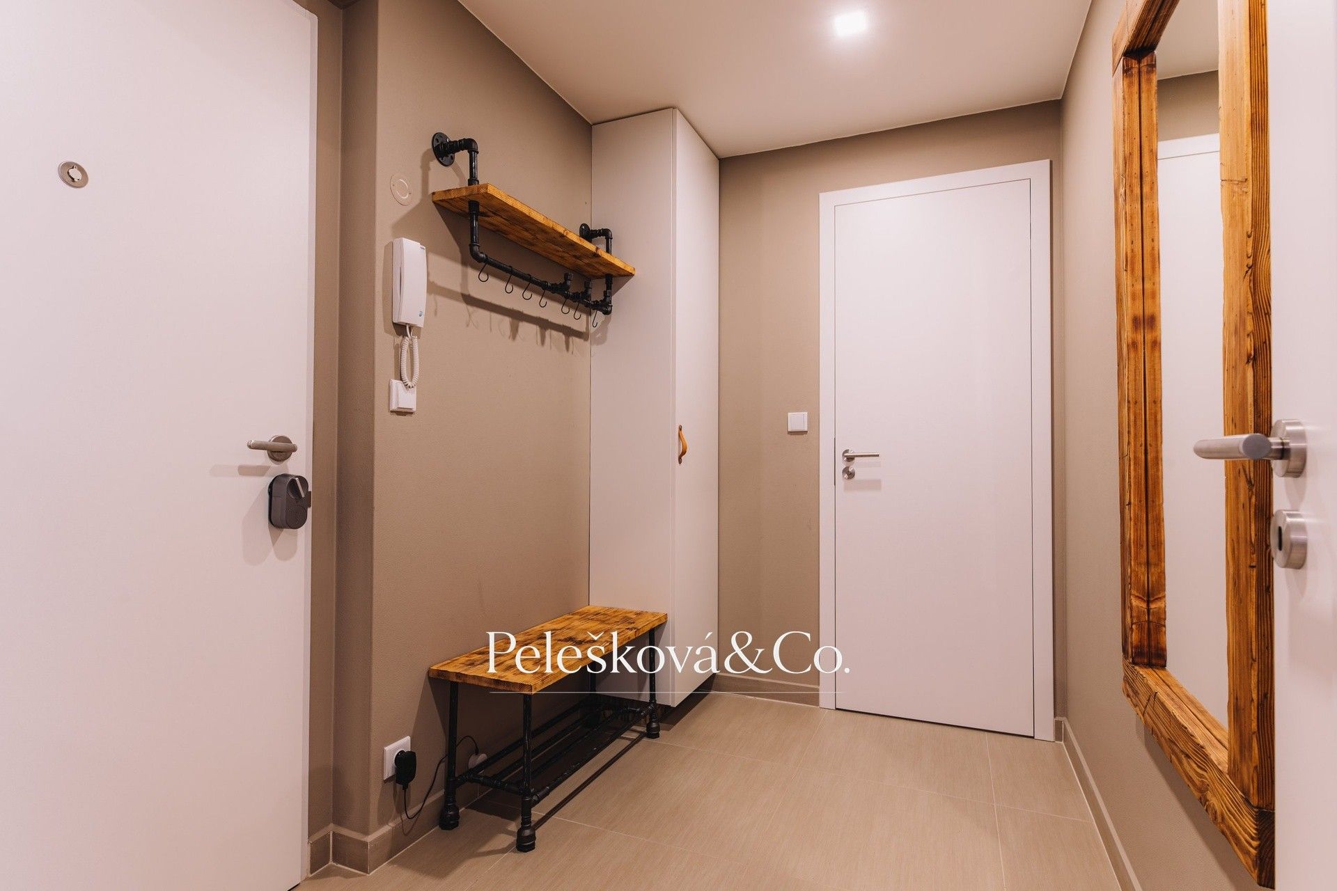 Prodej komerčního prostoru 56 m² - foto 12