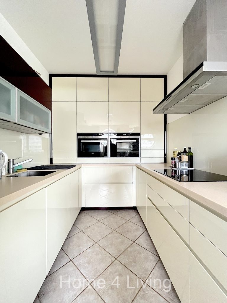 Pronájem bytu 4+kk 115 m² - foto 1