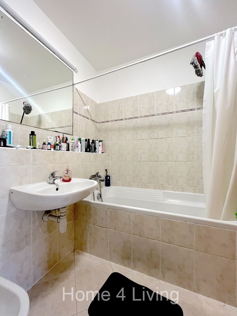 Pronájem bytu 4+kk 115 m² - foto 9
