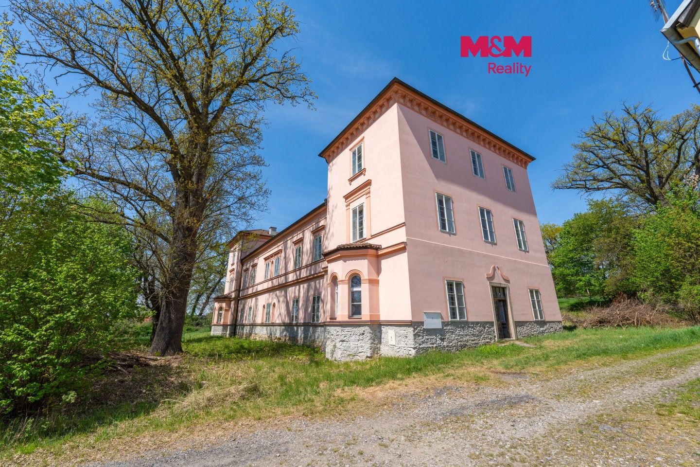 Prodej nemovitosti 963 m² - foto 1