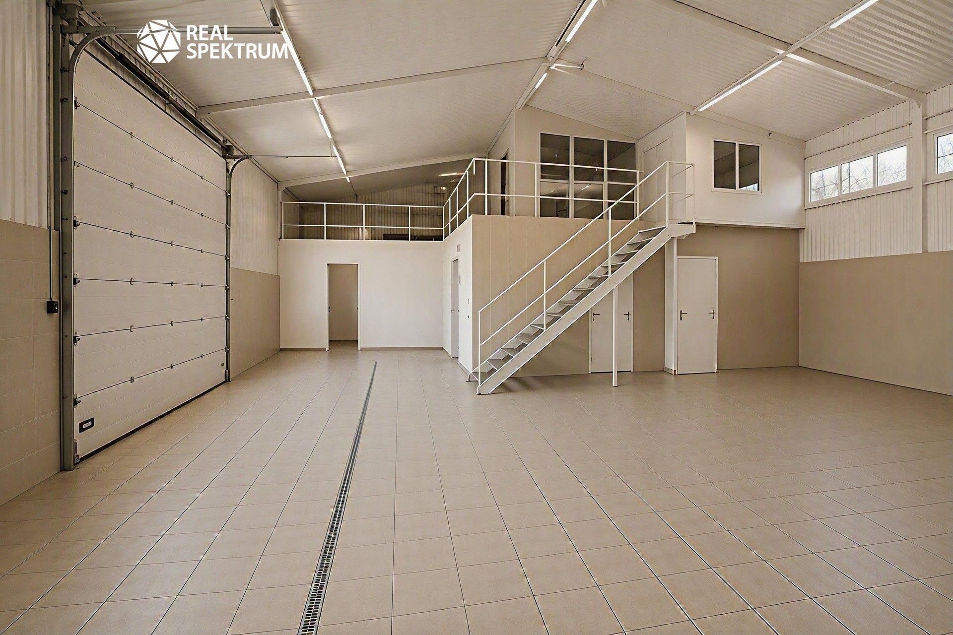 Prodej komerčního prostoru 800 m² - foto 3