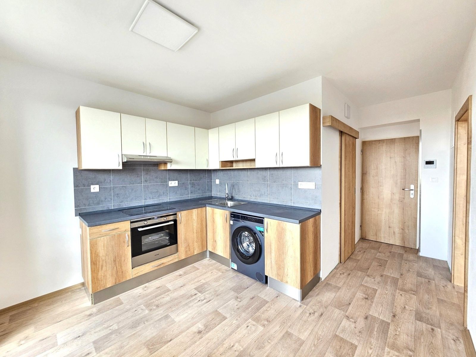 Pronájem bytu 1+1 32 m² - foto 1