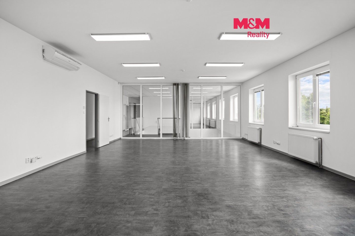 Pronájem komerčního prostoru 451 m² - foto 1