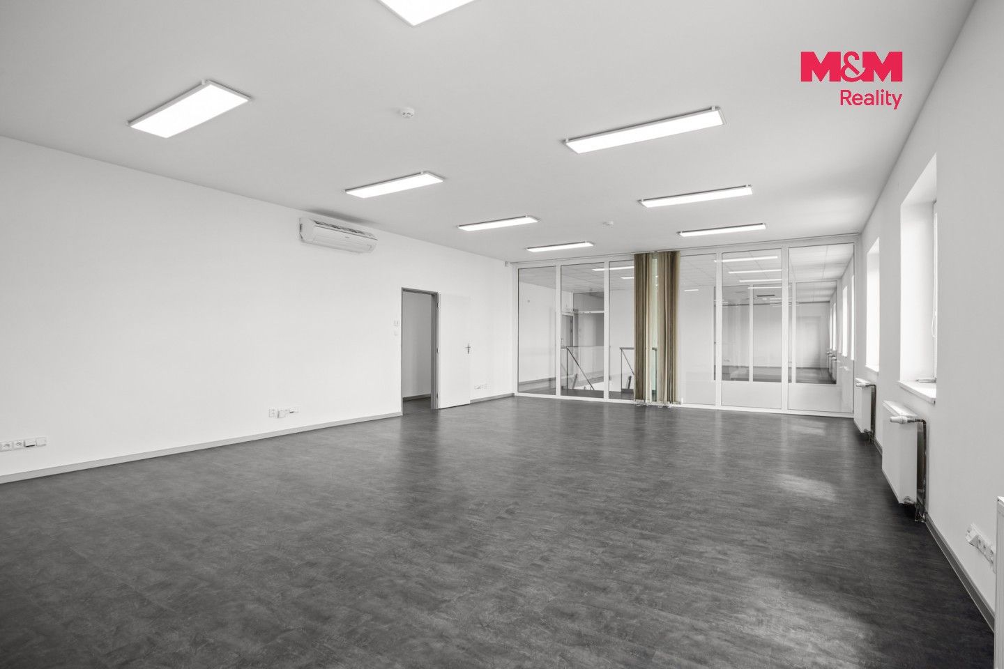 Pronájem komerčního prostoru 451 m² - foto 10
