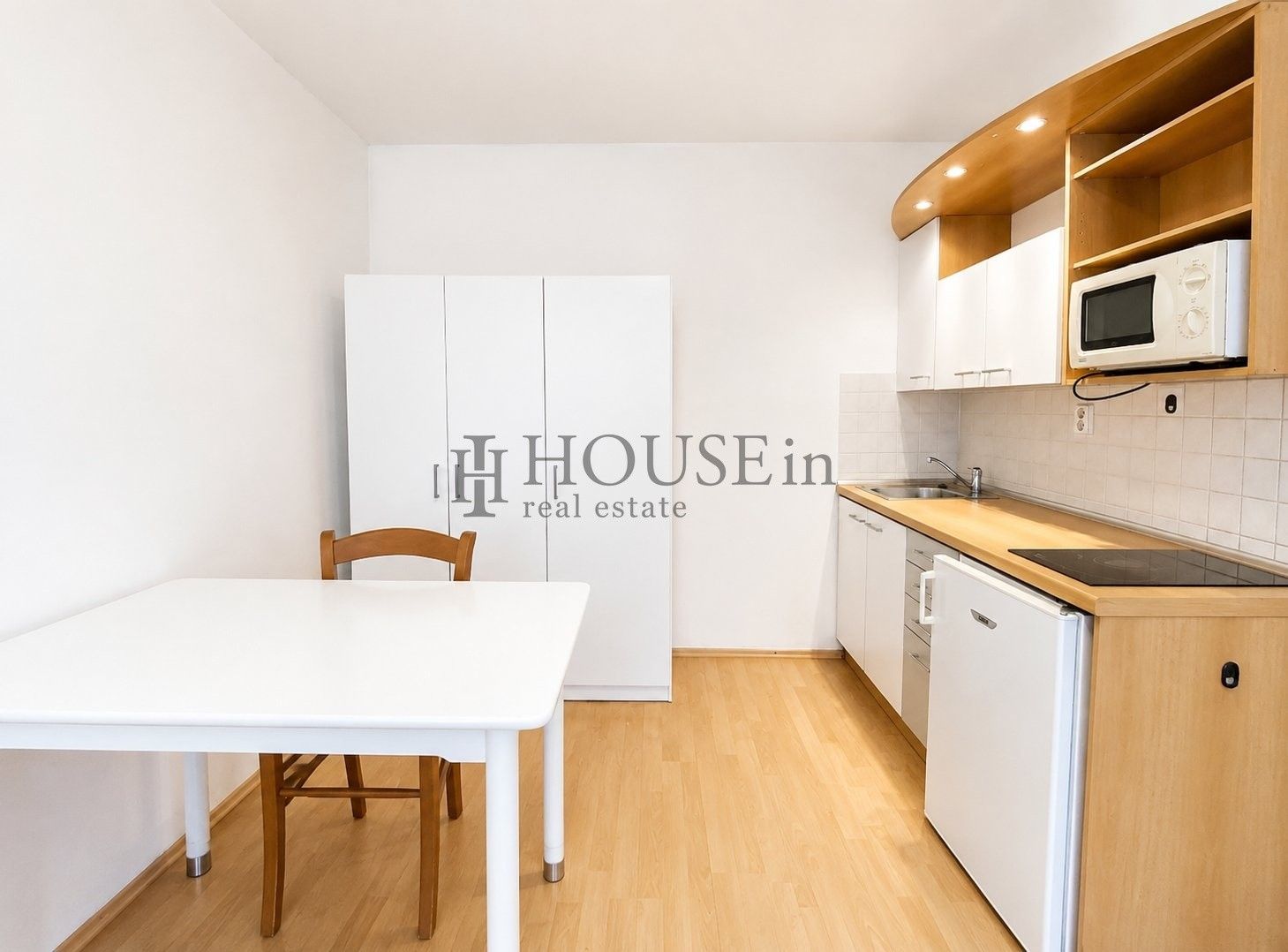 Pronájem bytu 1+kk 23 m² - foto 1