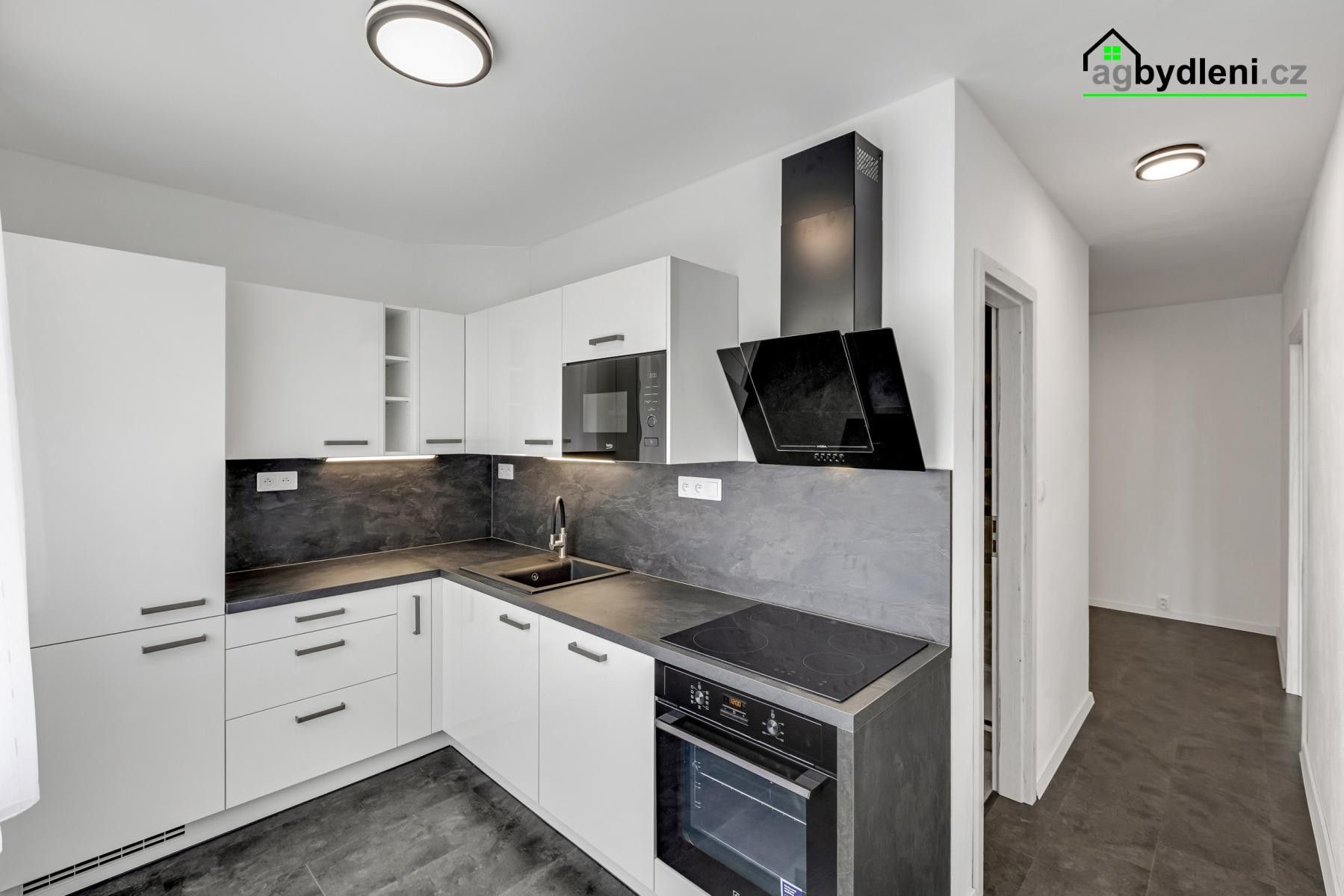 Pronájem bytu 2+1 69 m² - foto 1