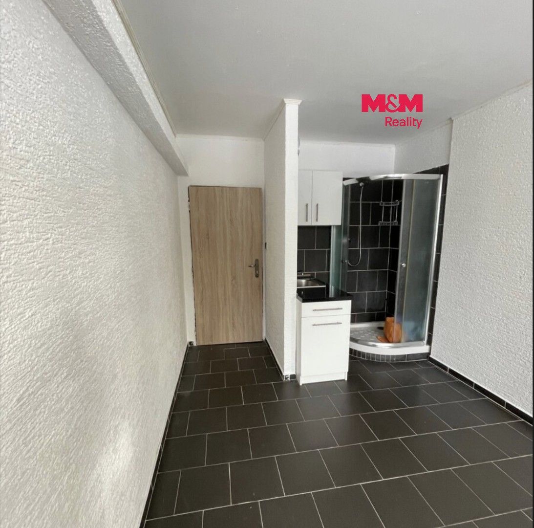 Pronájem bytu 1+kk 17 m² - foto 1
