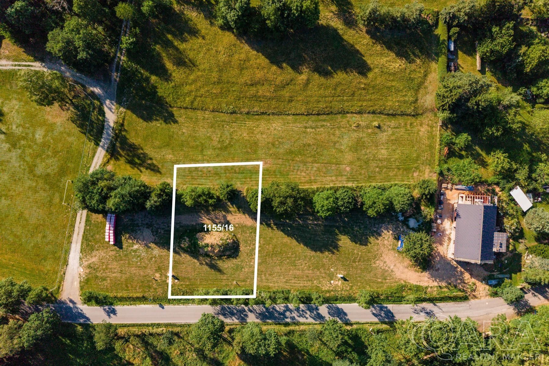 Prodej pozemku 1009 m² - foto 1