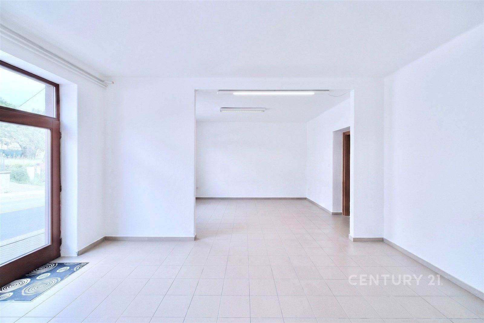 Pronájem komerčního prostoru 80 m² - foto 1