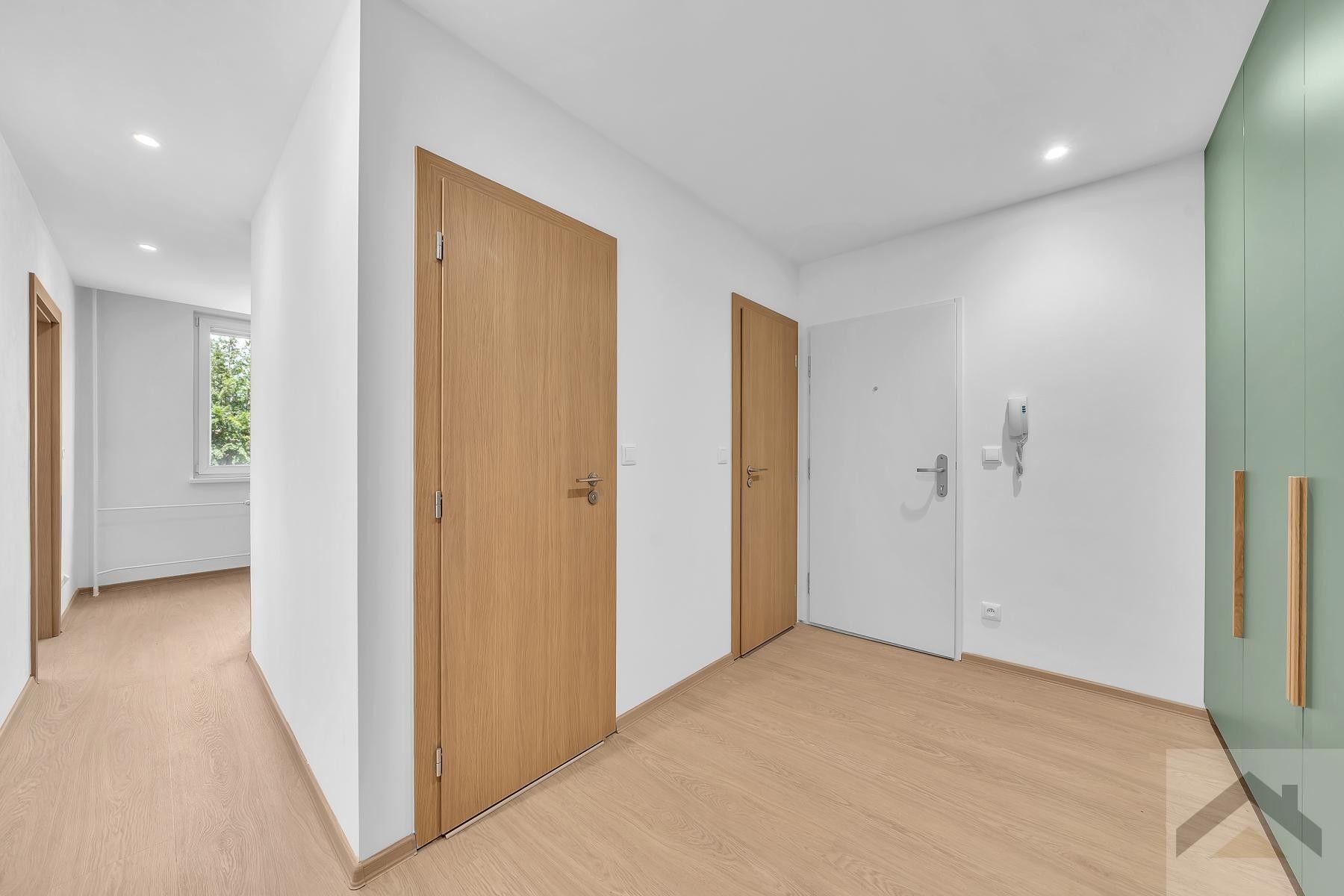 Pronájem bytu 4+1 84 m² - foto 14