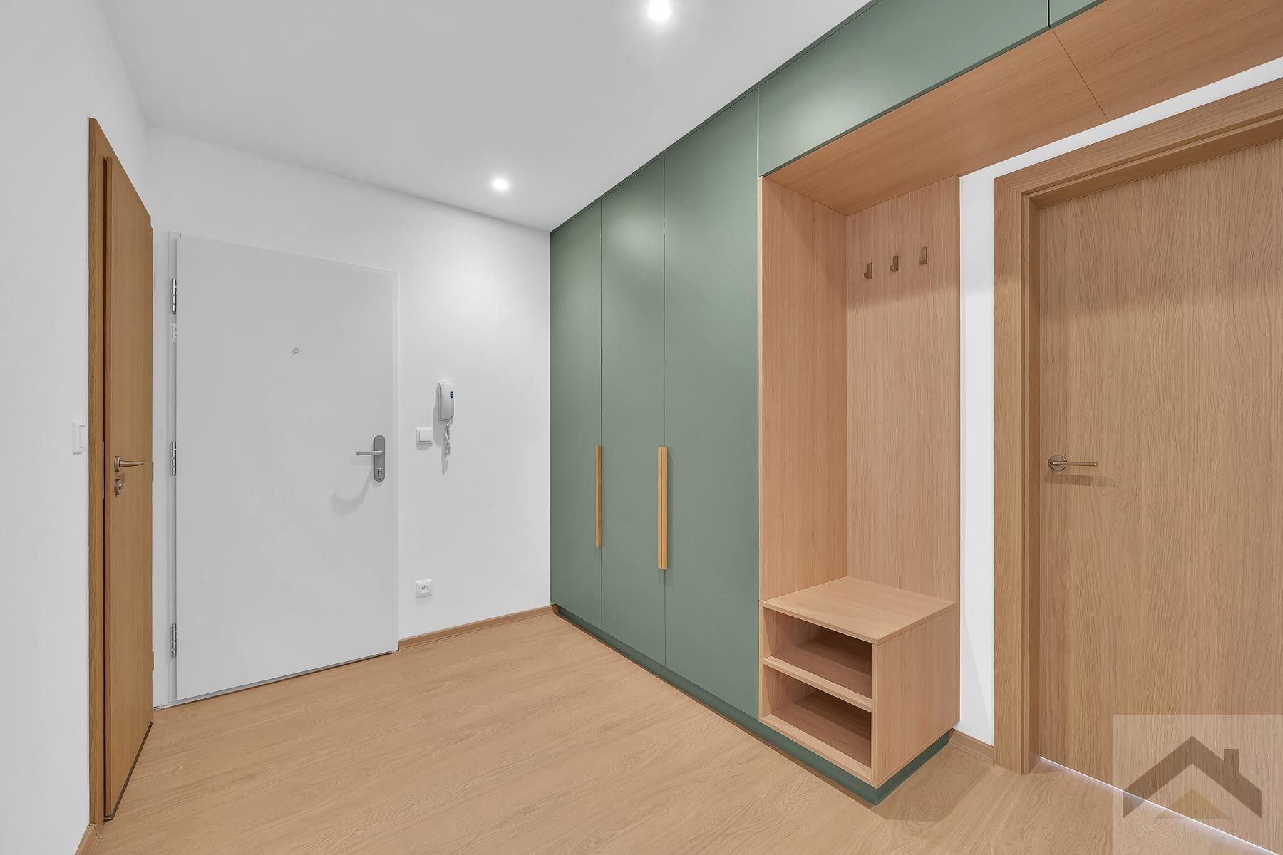 Pronájem bytu 4+1 84 m² - foto 12