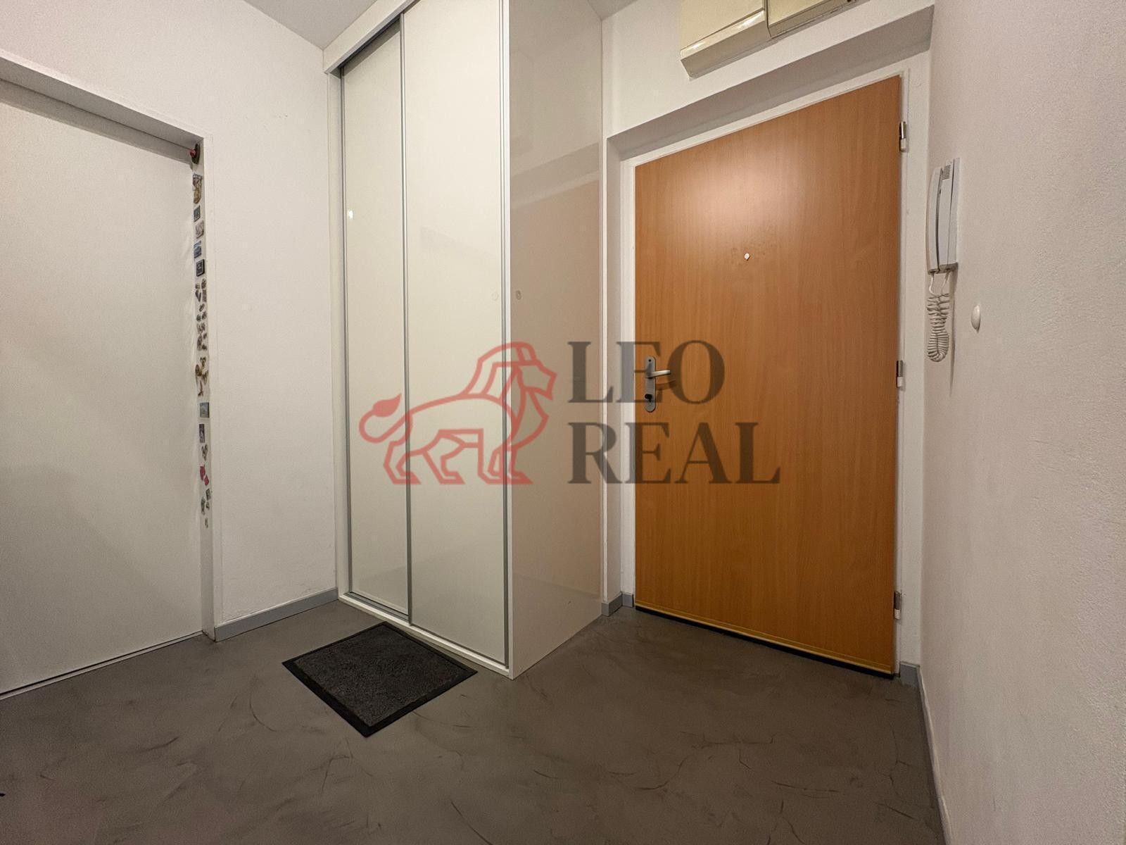 Pronájem bytu 2+kk 56 m² - foto 8