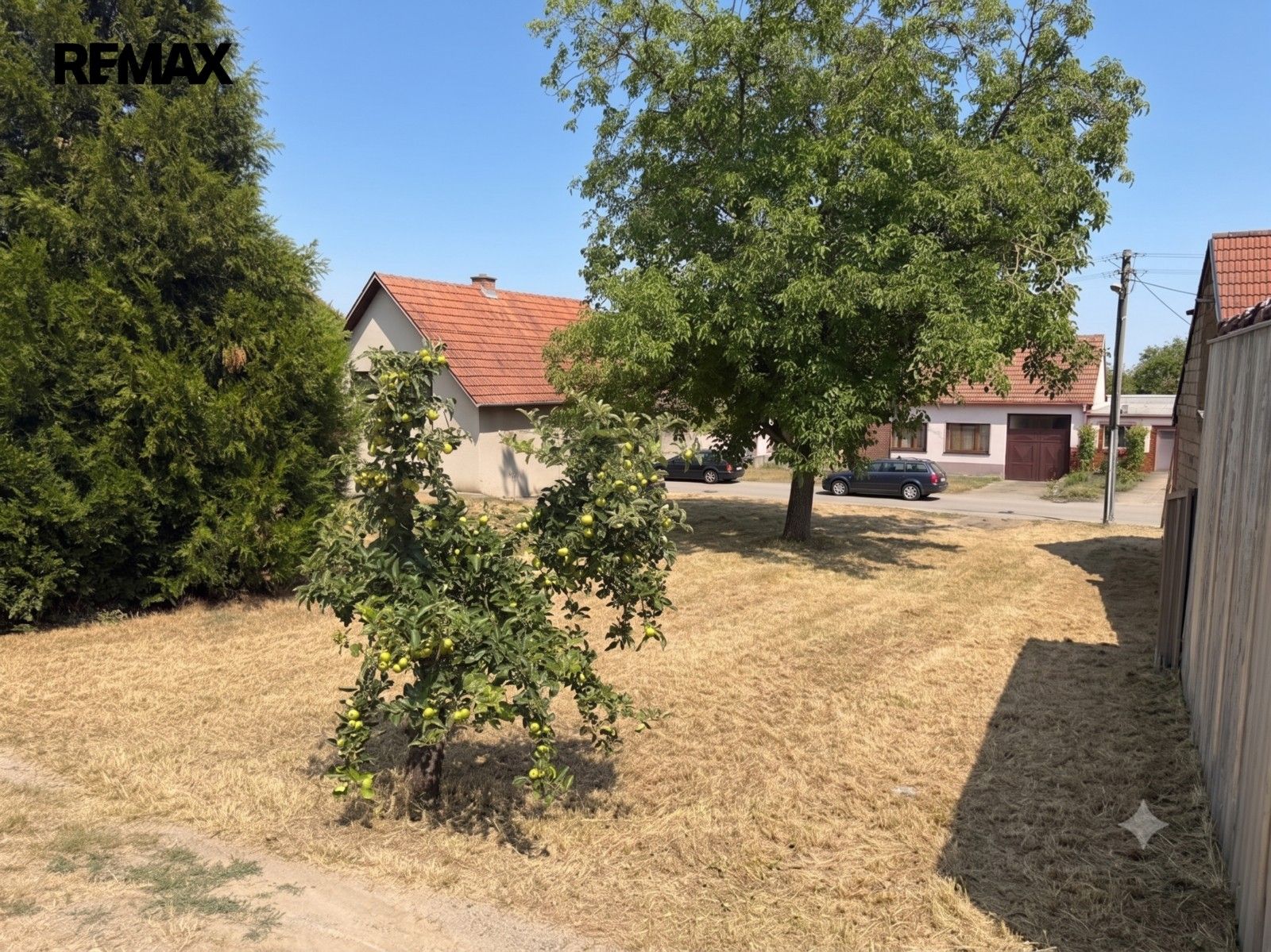 Prodej pozemku 323 m² - foto 1