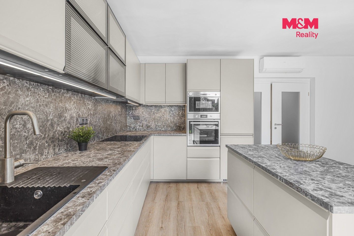Pronájem bytu 4+kk 250 m² - foto 4