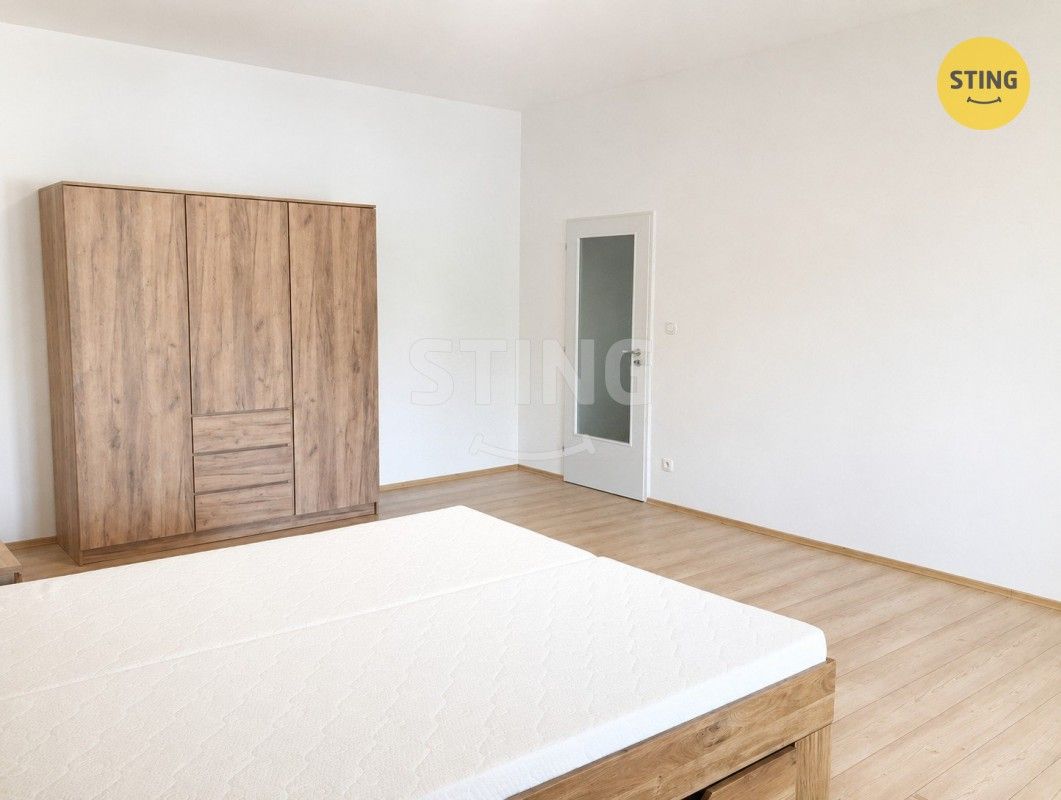 Pronájem bytu 3+kk 95 m² - foto 9