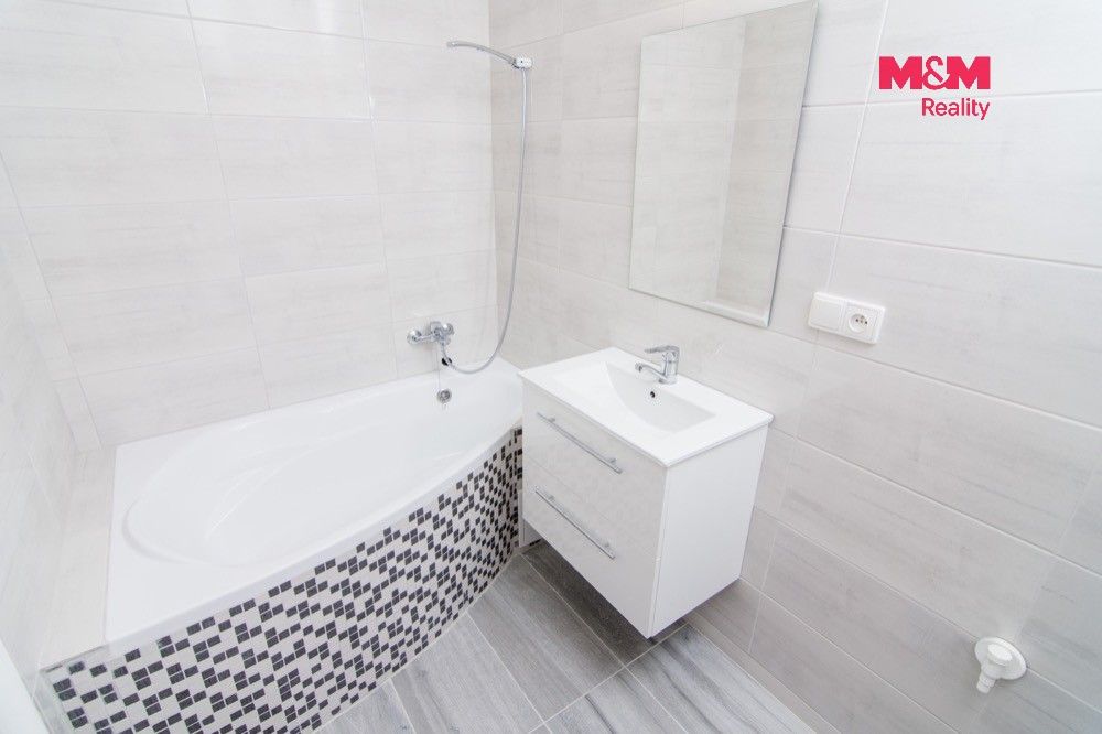 Pronájem bytu 3+1 58 m² - foto 9