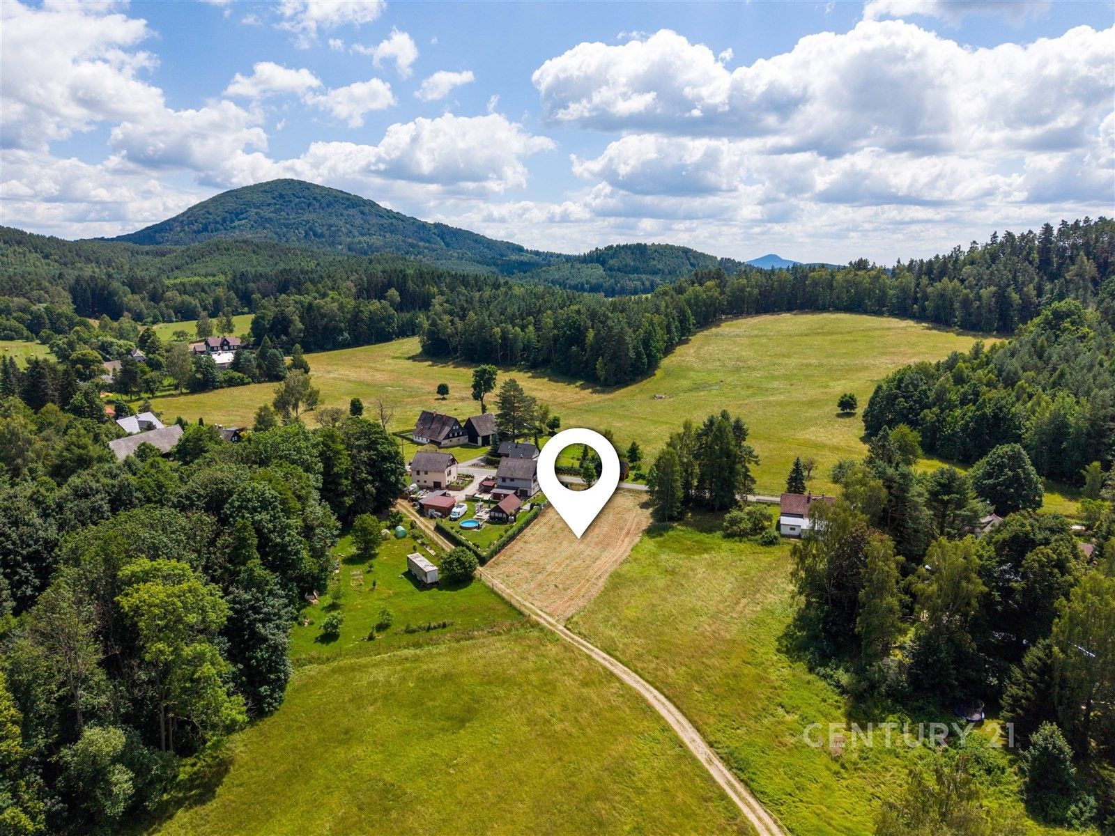 Prodej pozemku 1943 m² - foto 1