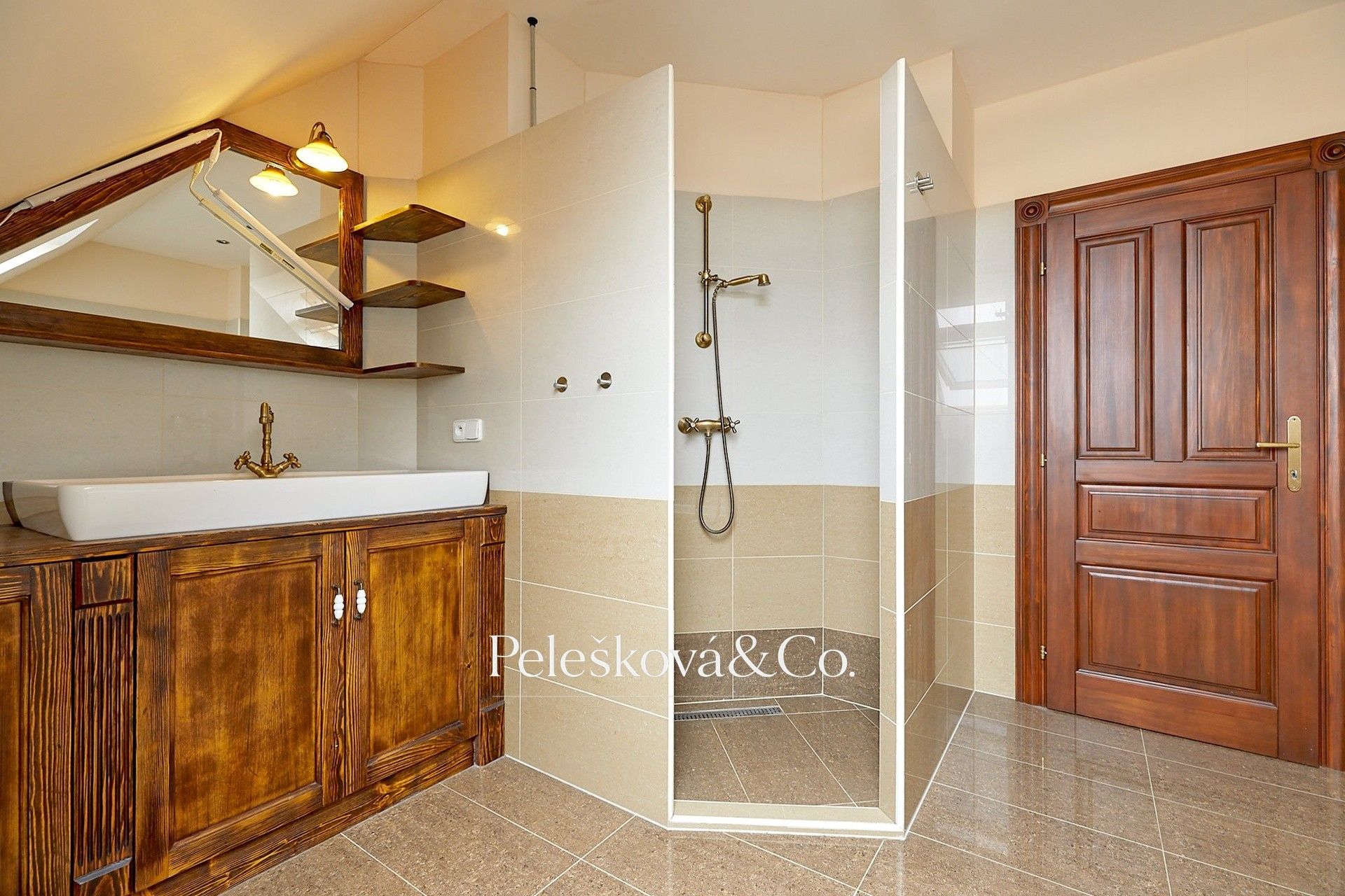 Pronájem bytu 4+kk 177 m² - foto 8