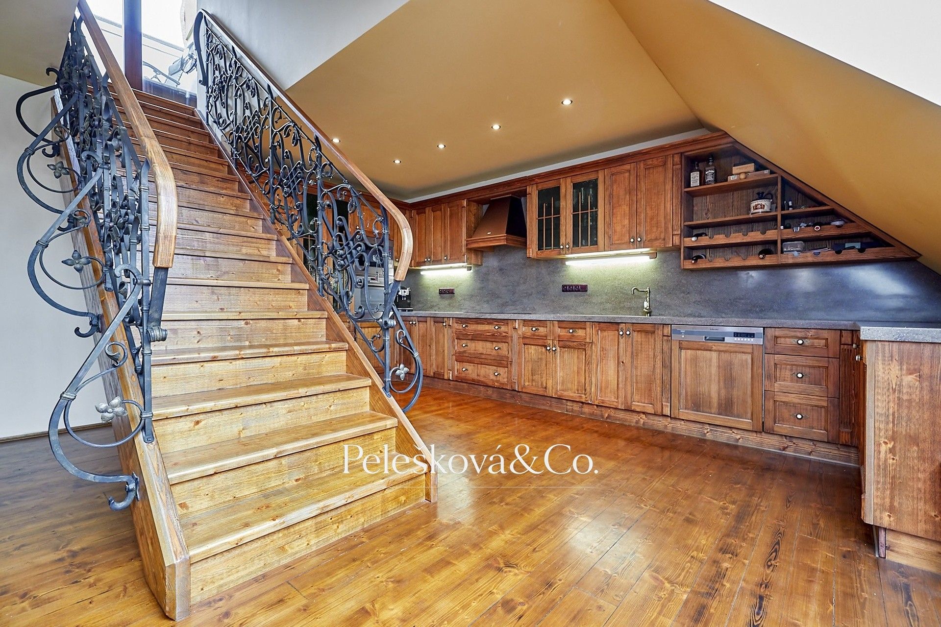 Pronájem bytu 4+kk 177 m² - foto 3