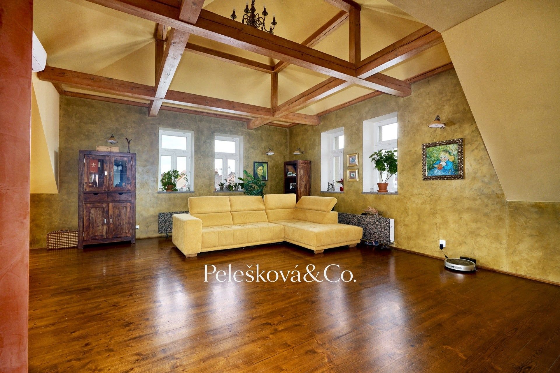 Pronájem bytu 4+kk 177 m² - foto 1