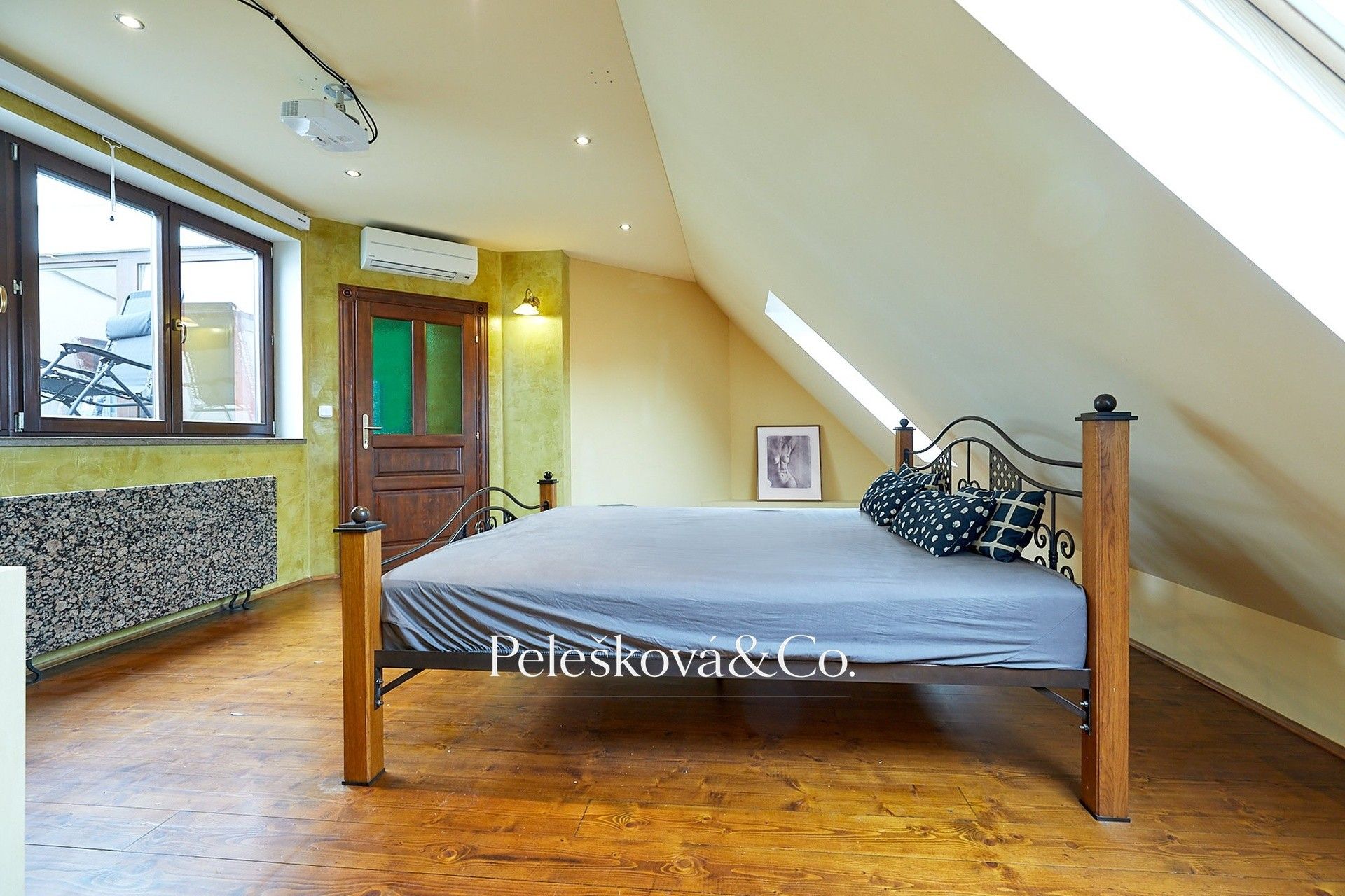Pronájem bytu 4+kk 177 m² - foto 11