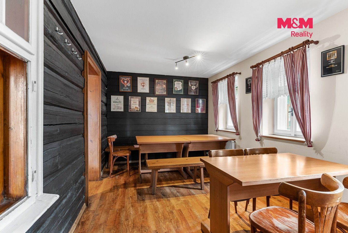 Prodej komerčního prostoru 374 m² - foto 9