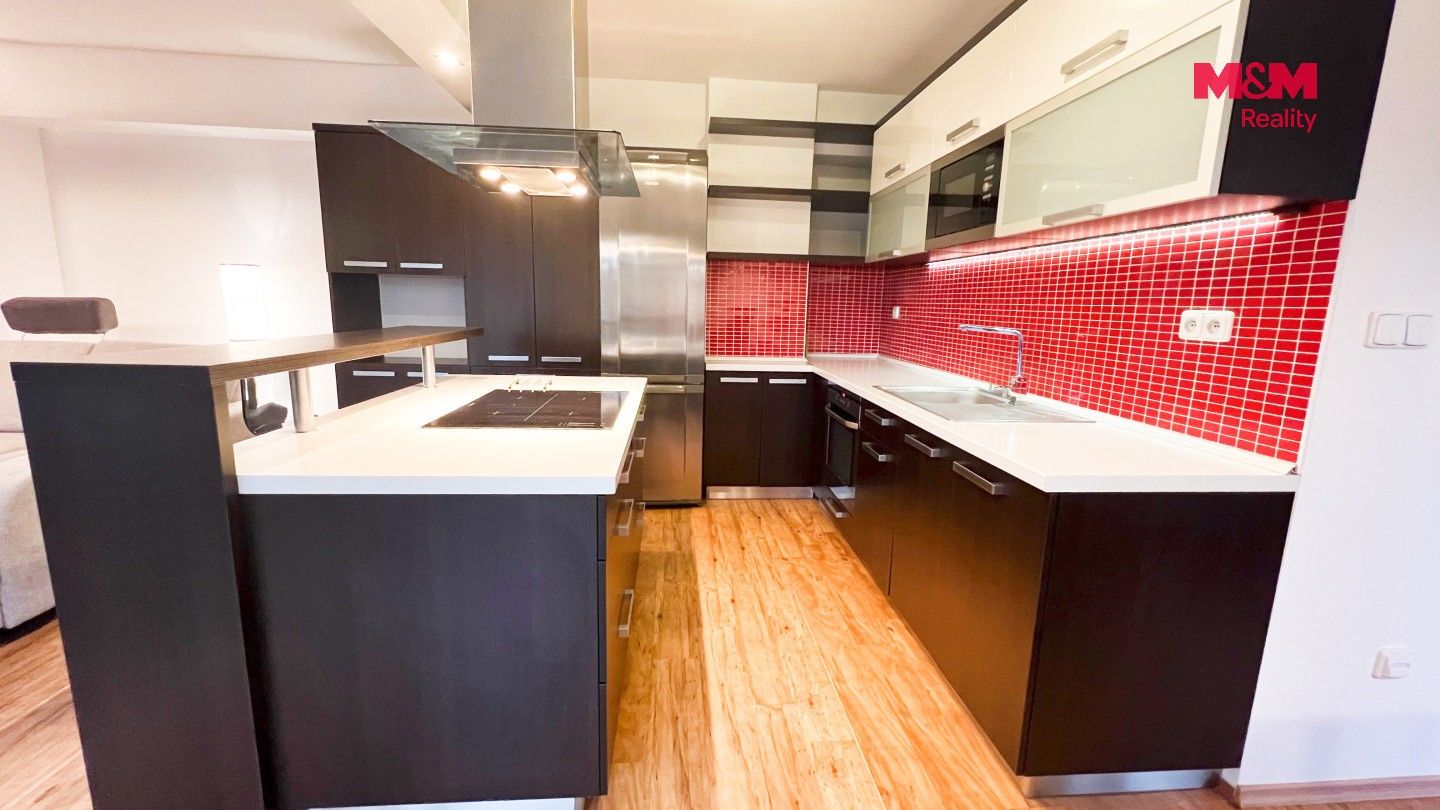 Pronájem bytu 3+kk 94 m² - foto 3