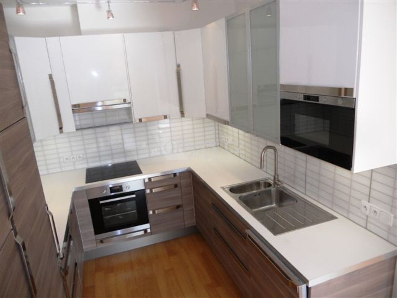 Pronájem bytu 2+kk 188 m² - foto 9