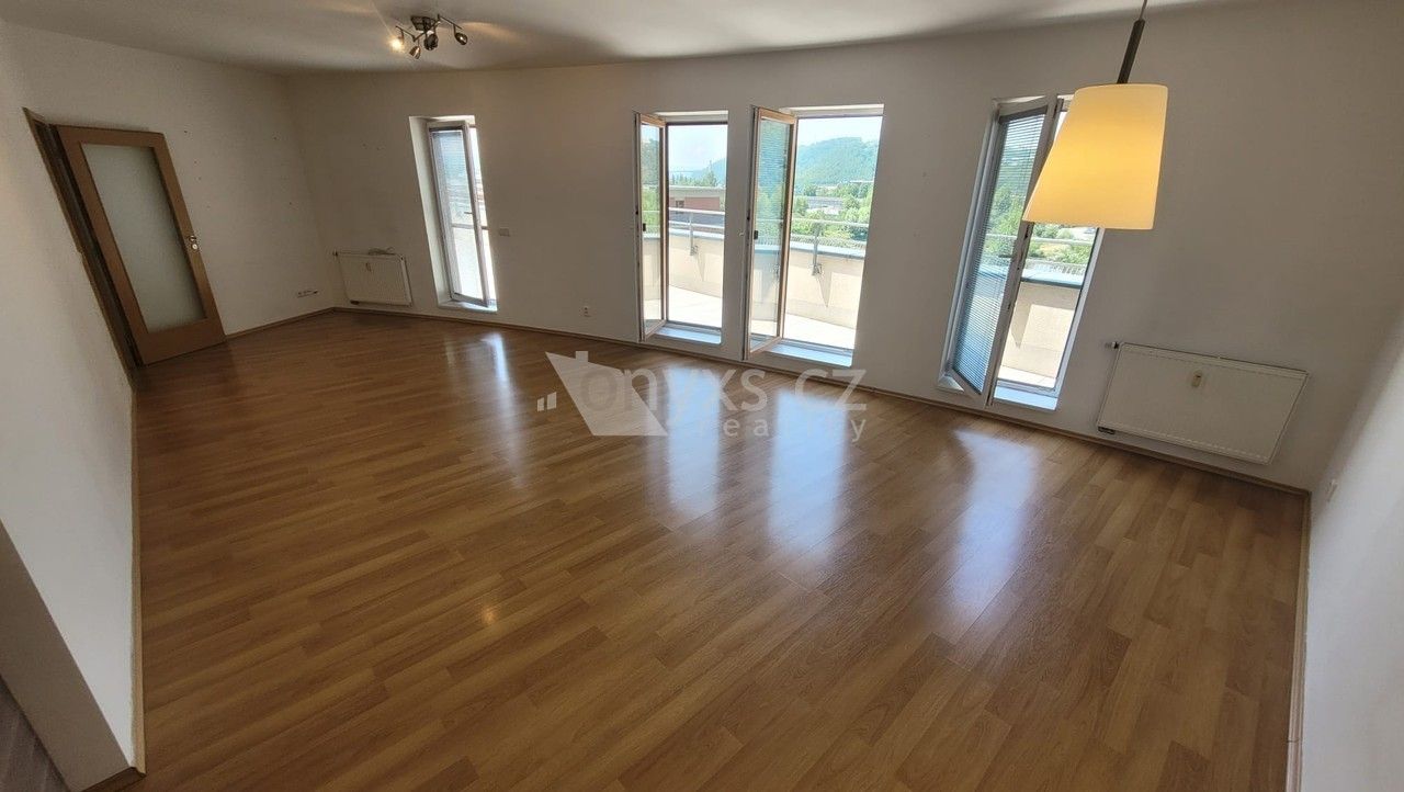 Pronájem bytu 2+kk 188 m² - foto 37