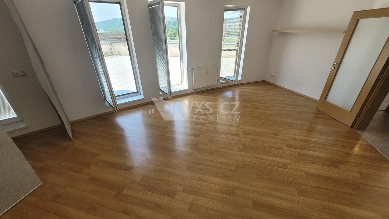 Pronájem bytu 2+kk 188 m² - foto 40