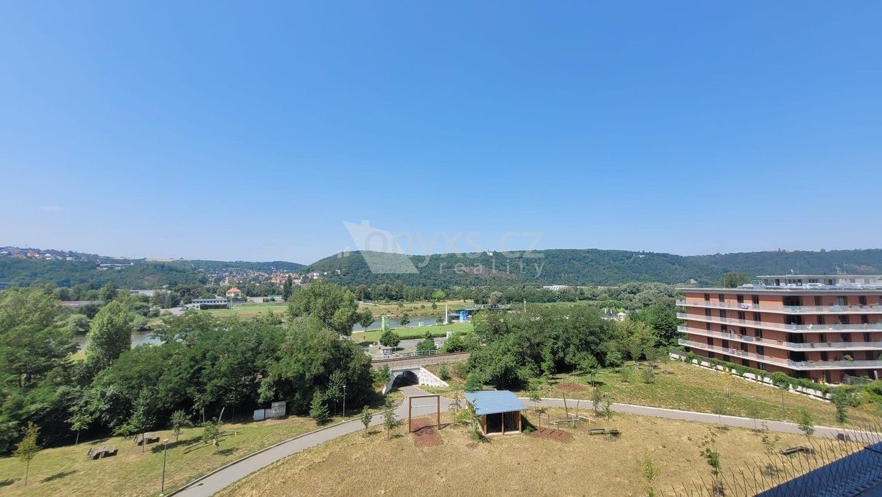 Pronájem bytu 2+kk 188 m² - foto 42