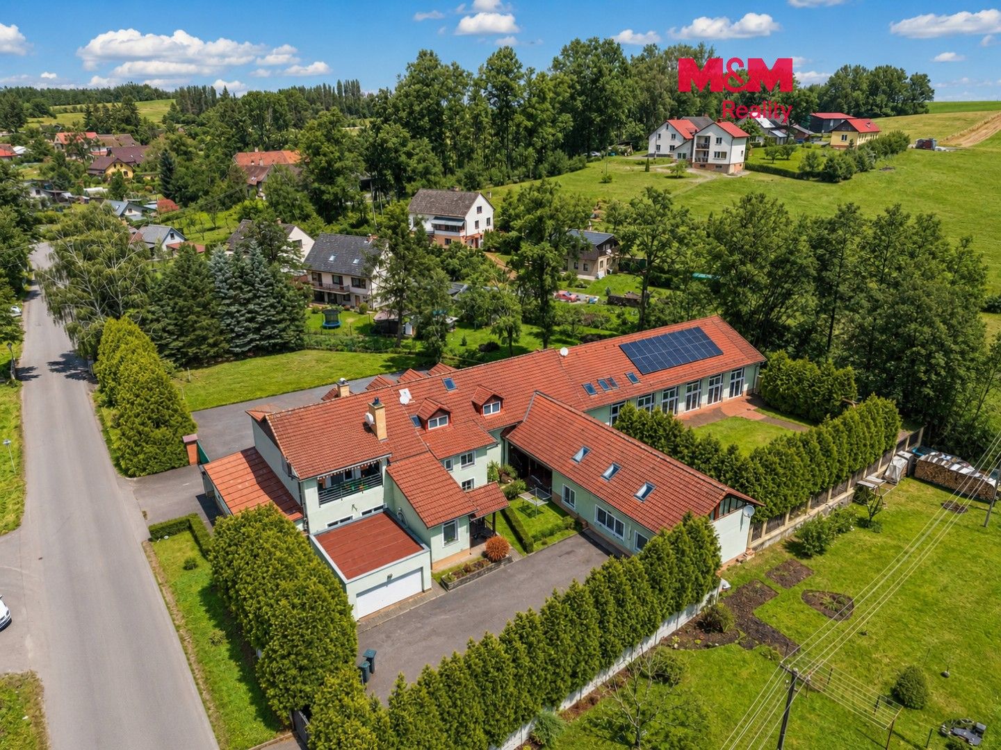 Prodej komerčního prostoru 847 m² - foto 1