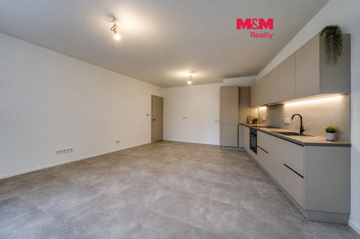Pronájem bytu 3+kk 103 m² - foto 1