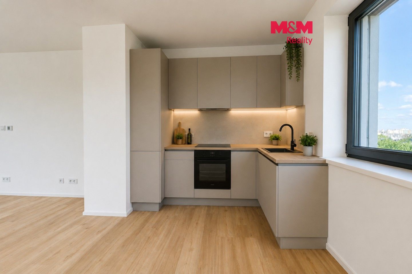 Pronájem bytu 3+kk 92 m² - foto 1