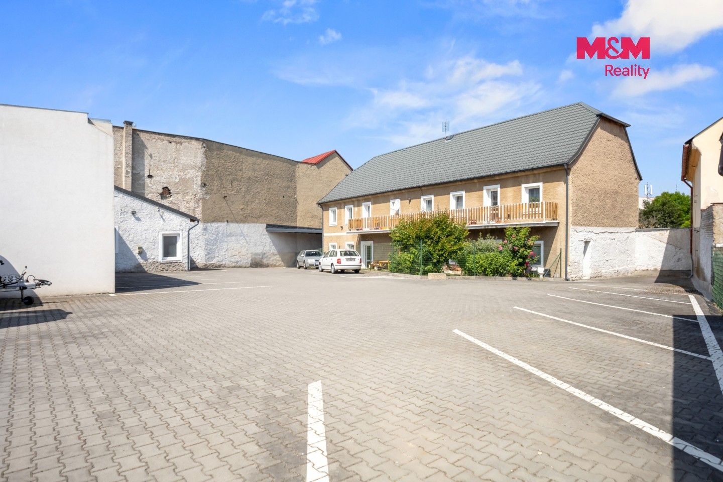 Prodej komerčního prostoru 376 m² - foto 2