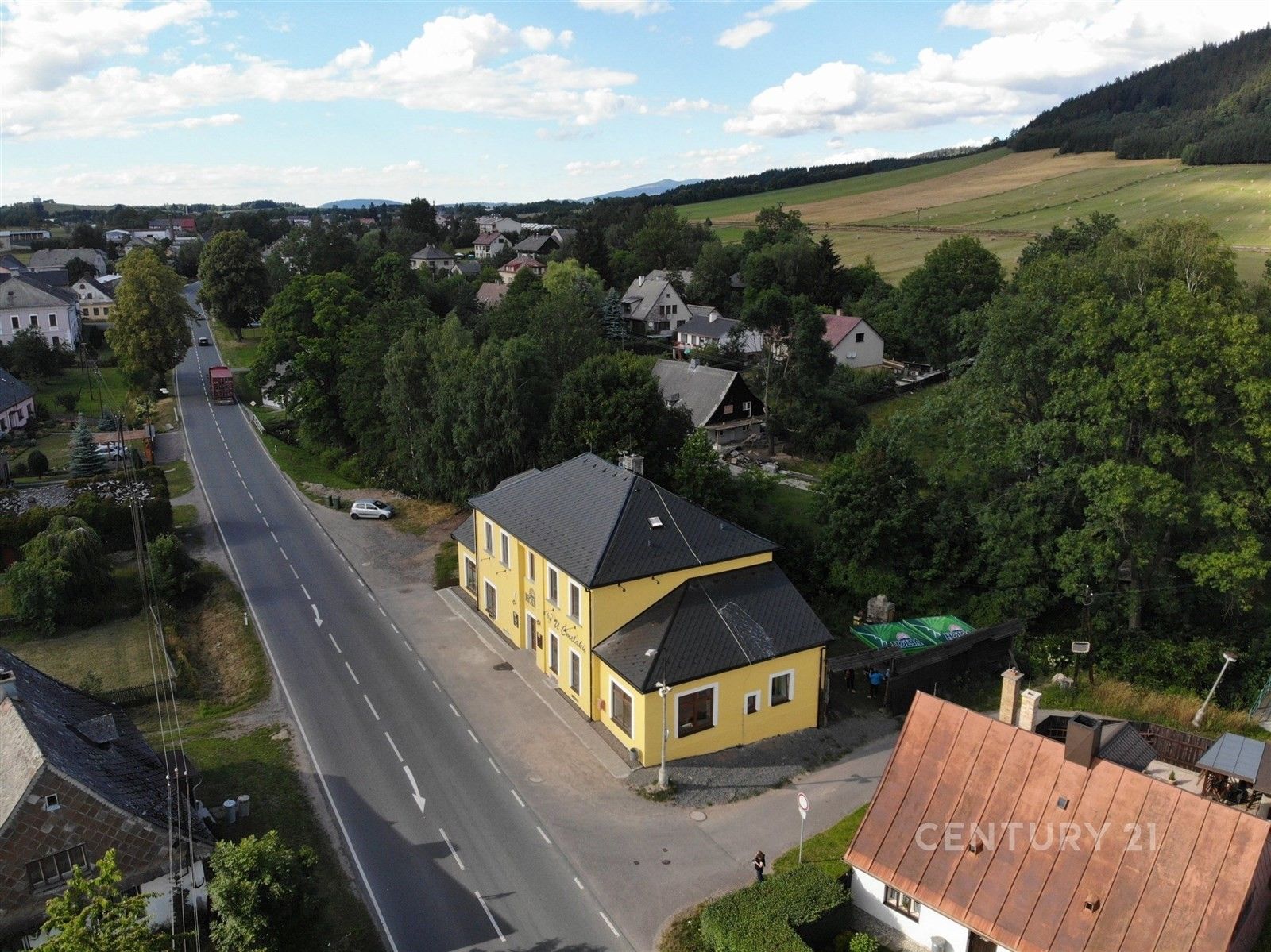 Prodej nemovitosti 500 m² - foto 1