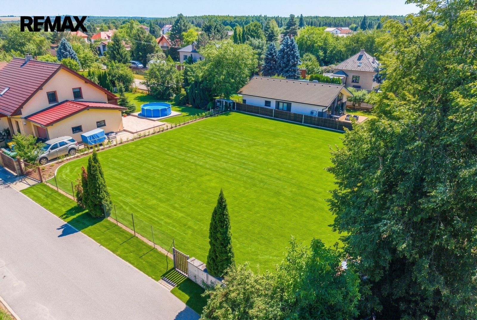 Prodej pozemku 1009 m² - foto 1