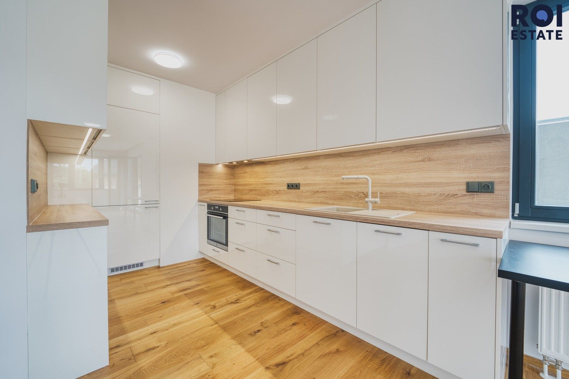 Pronájem bytu 3+kk 88 m² - foto 5