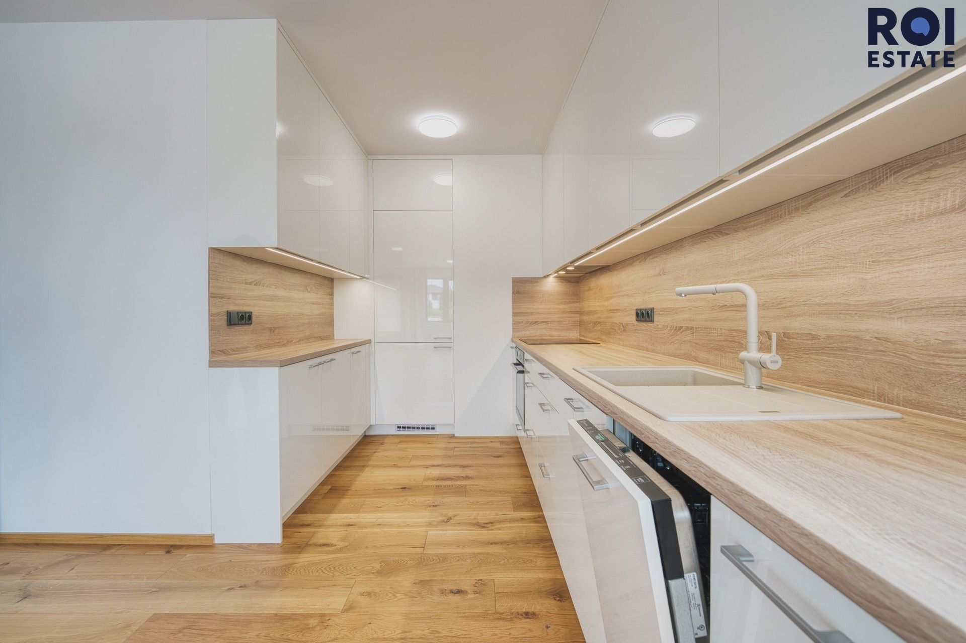 Pronájem bytu 3+kk 88 m² - foto 4