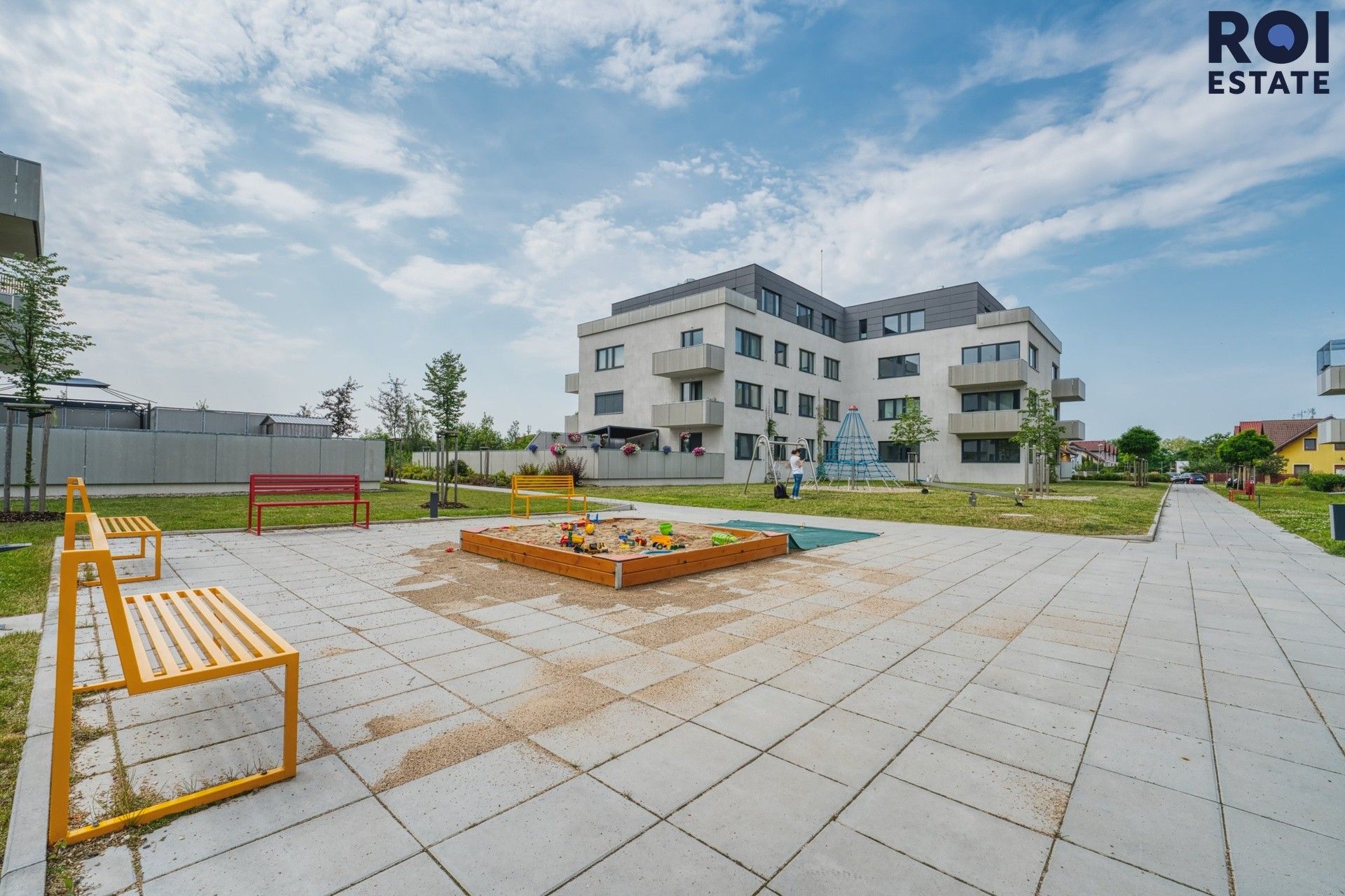 Pronájem bytu 3+kk 88 m² - foto 3