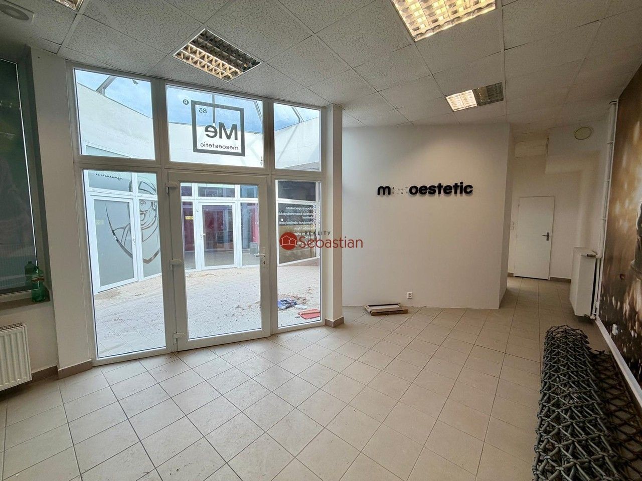Pronájem komerčního prostoru 66 m² - foto 1