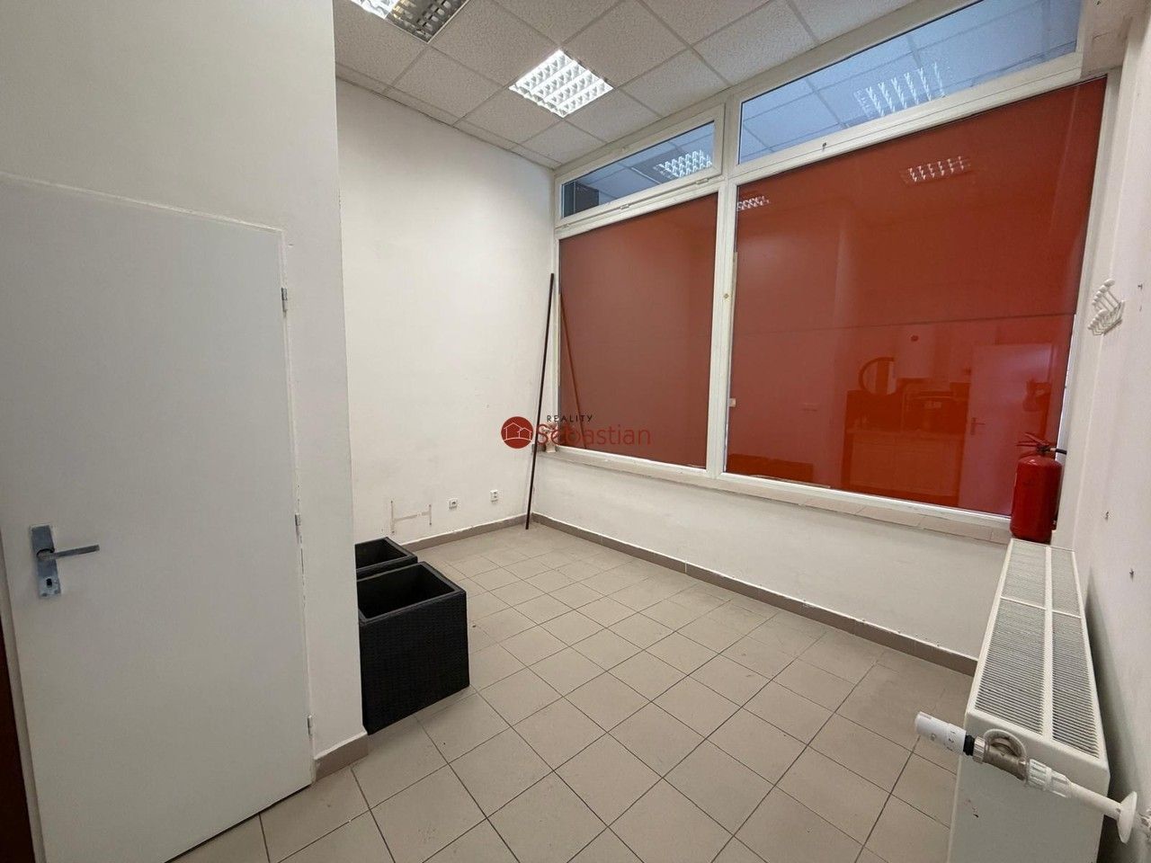 Pronájem komerčního prostoru 66 m² - foto 4