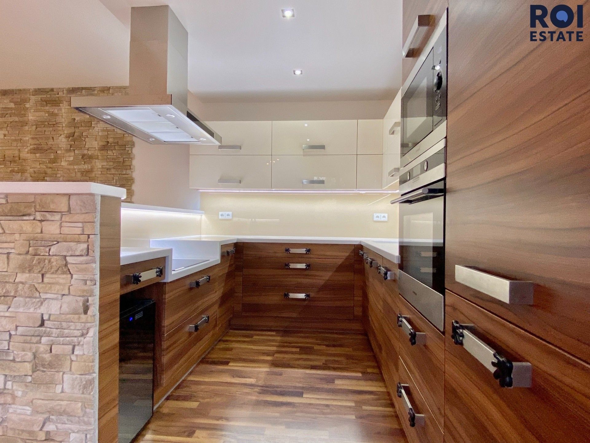 Pronájem bytu 3+kk 94 m² - foto 1