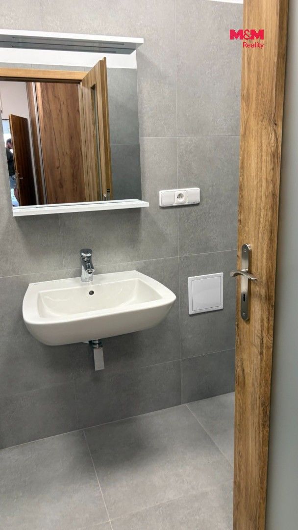 Pronájem komerčního prostoru 74 m² - foto 19