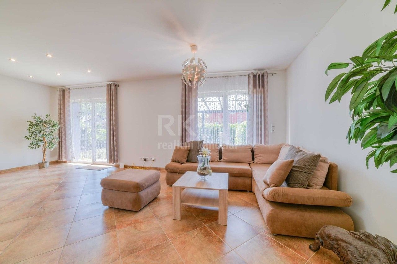 Prodej domu 190 m² - foto 1