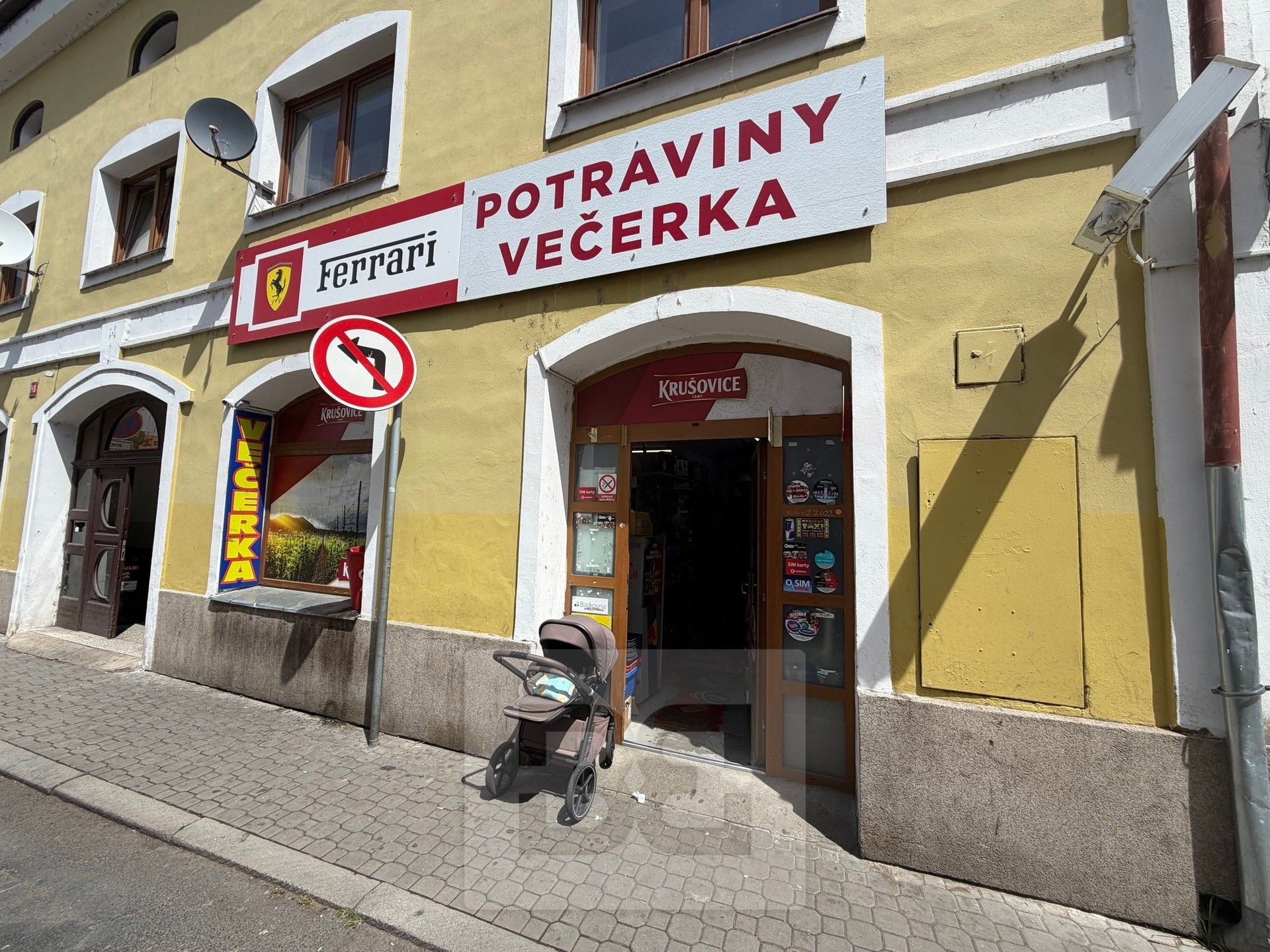 Prodej komerčního prostoru 143 m² - foto 1