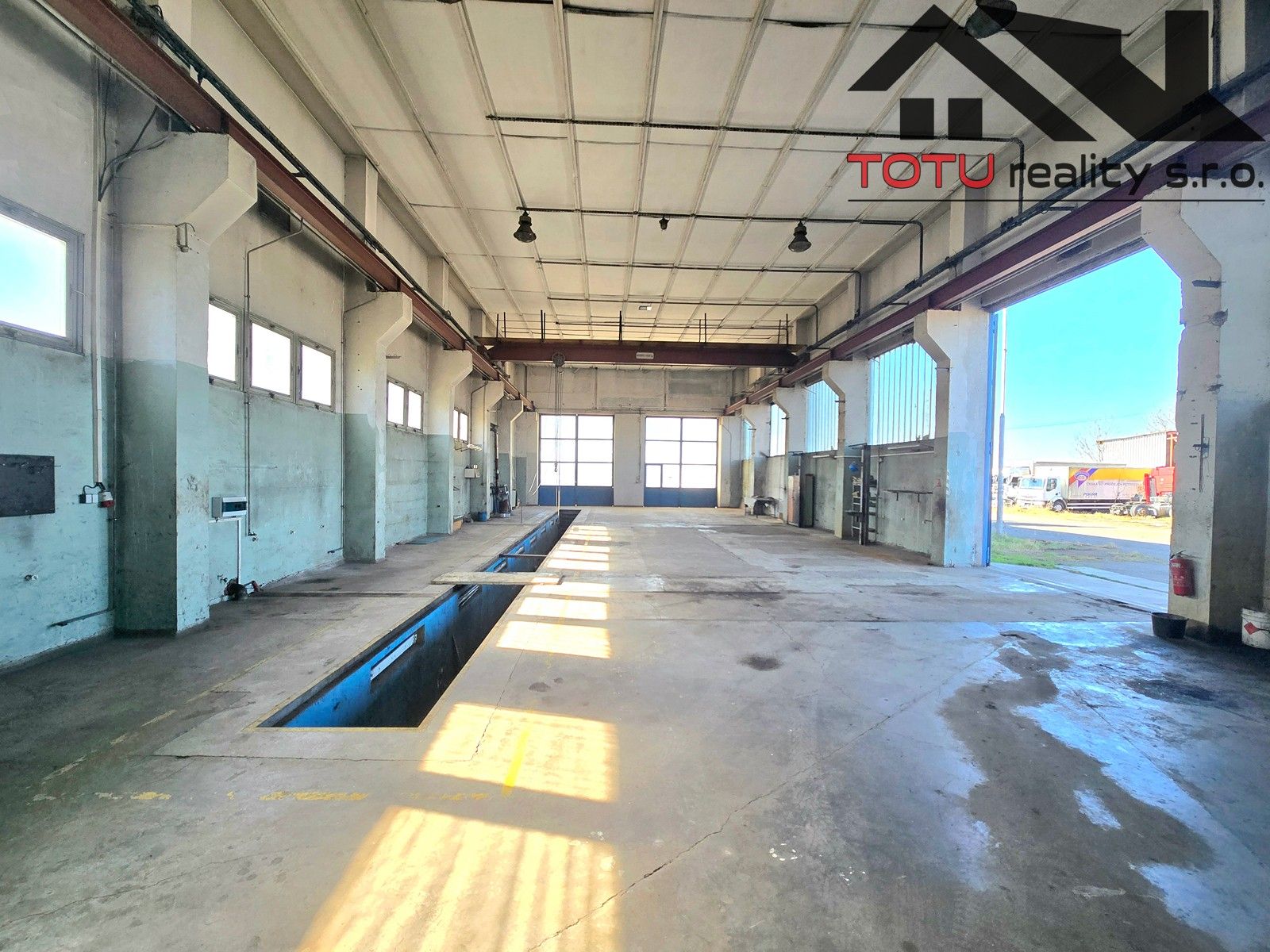 Pronájem komerčního prostoru 3000 m² - foto 1