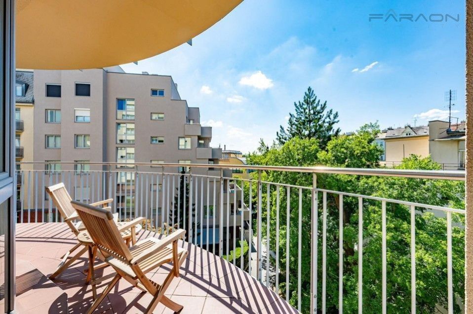 Pronájem bytu 3+kk 96 m² - foto 1