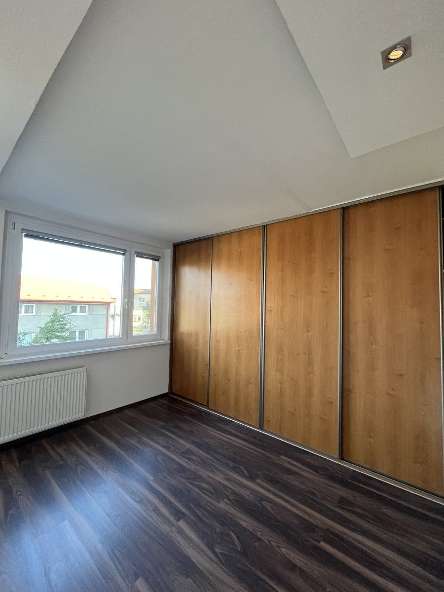 Pronájem bytu 3+1 78 m² - foto 8